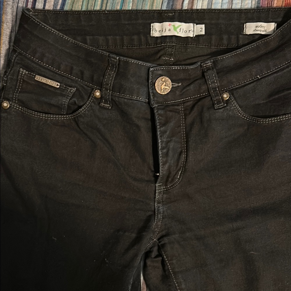 Black Skinny Jeans with Smooth Texture